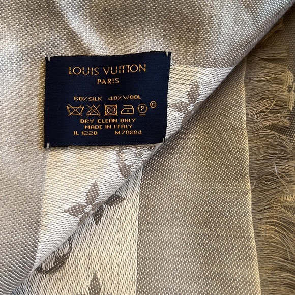 Authentic Louis Vuitton Grey Monogram Shawl/Scarf Pashmina. Worn once. - Picture 4 of 4
